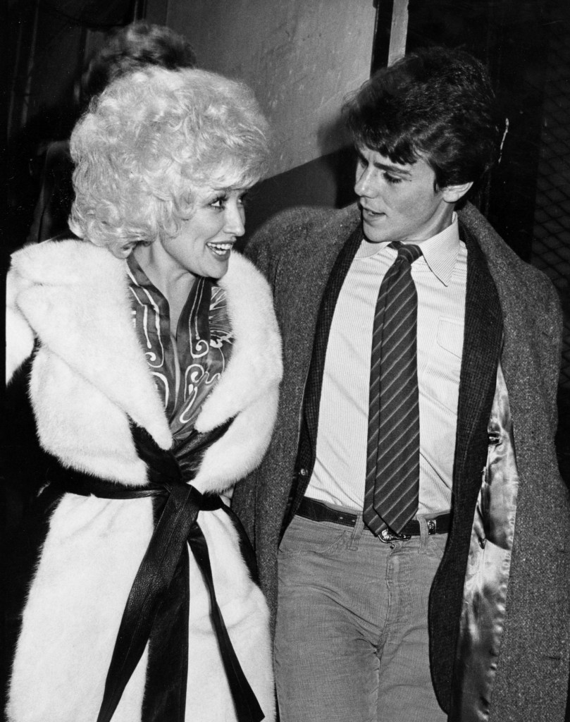 Dolly Parton with her brother David in 1980