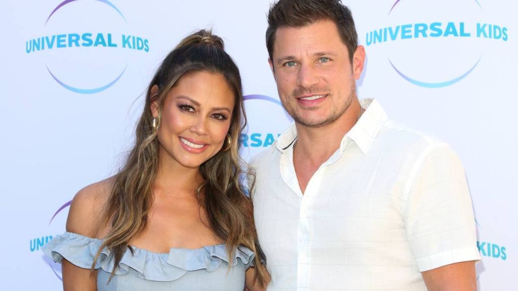 Vanessa Lachey and Nick Lachey (celebrity couples romantic ways-they first met)