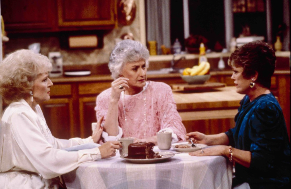 Betty White, Bea Arthur and Rue McClanahan with cheesecake in 'The Golden Girls'