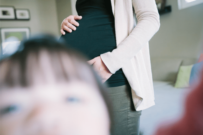 Maternity Photobombs Daughter 2