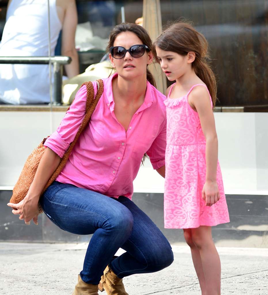Celeb Moms Dressed Like Kids Kate Holmes