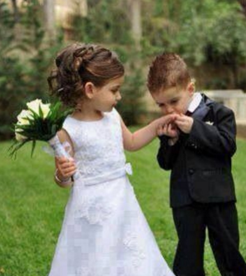 Ring Bearers Flower Girls Kiss