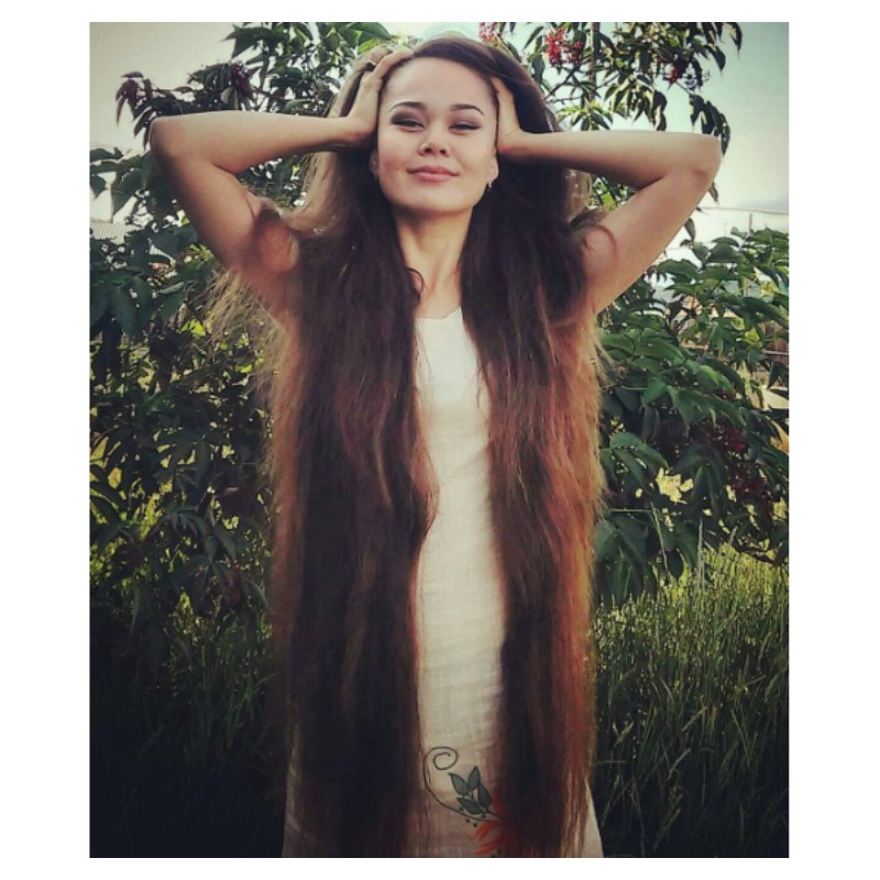 12 Women With Long Hair That Will Blow You Away