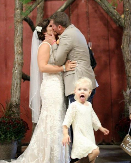 Kid Photobomb Wedding 5