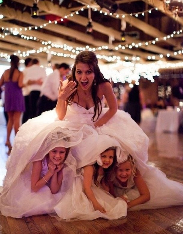 Kid Photobombs Wedding 12
