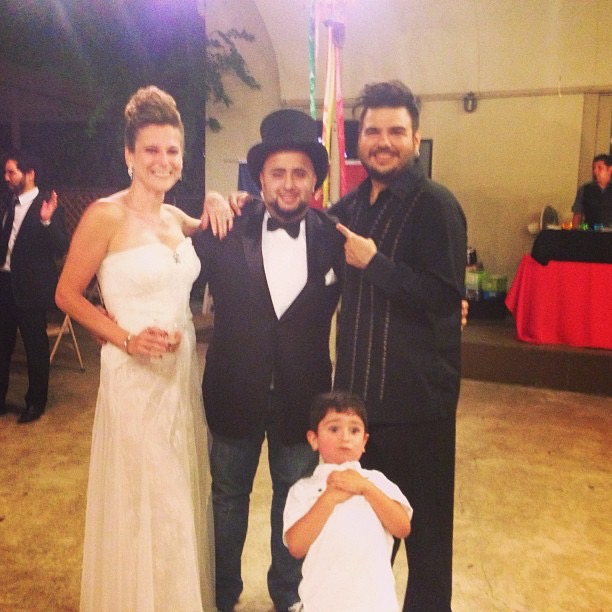 Kid Photobombs Wedding 6