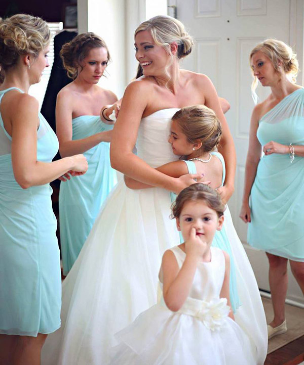 Kid Photobombs Wedding 7