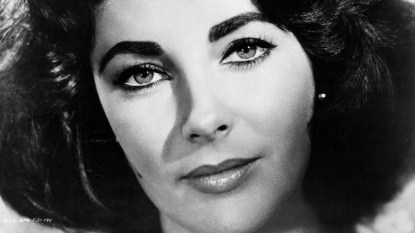 Elizabeth Taylor close-up black and white