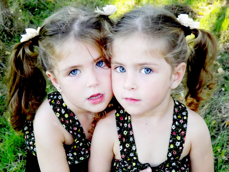 twins with different colored eyes