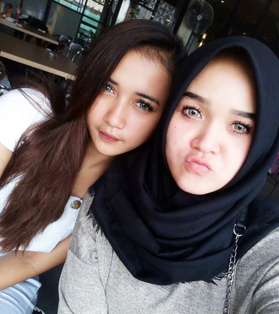 Twins Striking Eyes 5