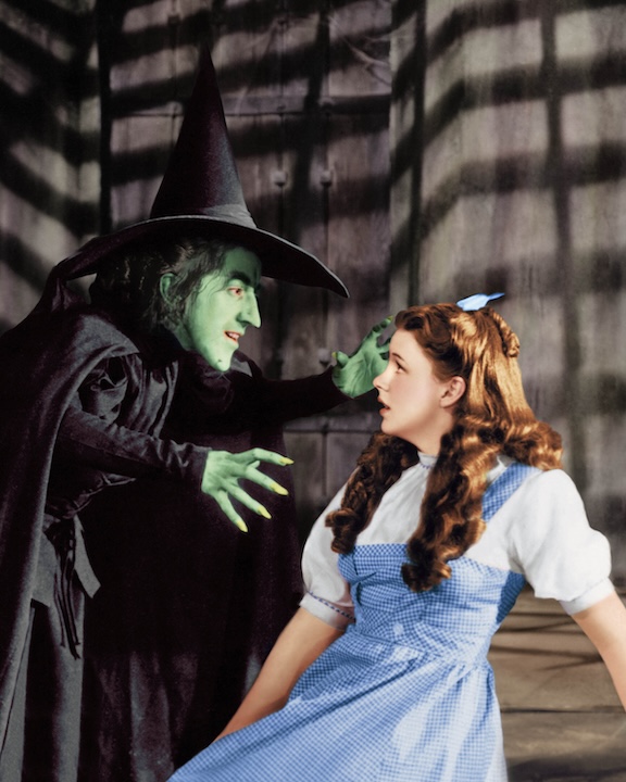 Margaret Hamilton (1902 - 1985) as the Wicked Witch and Judy Garland (1922 - 1969) as Dorothy Gale in 'The Wizard of Oz', 1939.(Wizard of Oz behind the scenes)