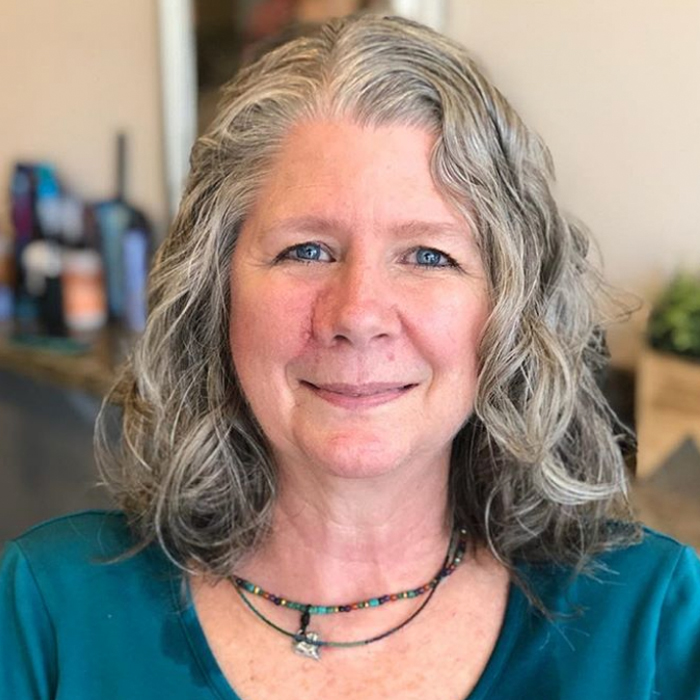 Haircuts To Look Younger 26