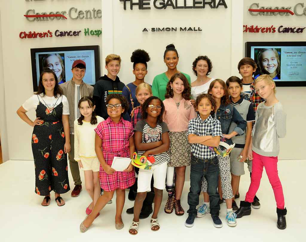 Elise Robinson and the other models