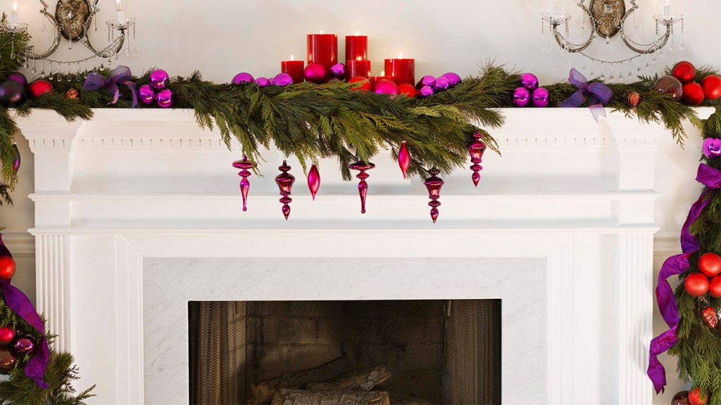 mantel decorated for Christmas: When to decorate for Christmas