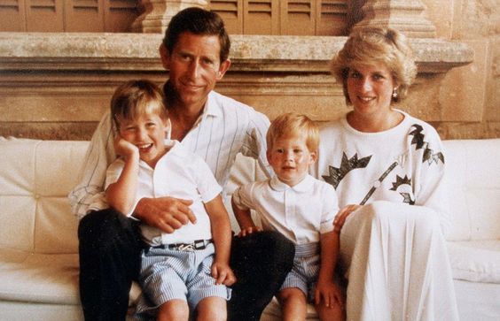 1987-royal-family-christmas-card.jpg