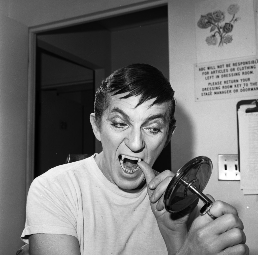 Dark Shadows - Barnabas Fangs