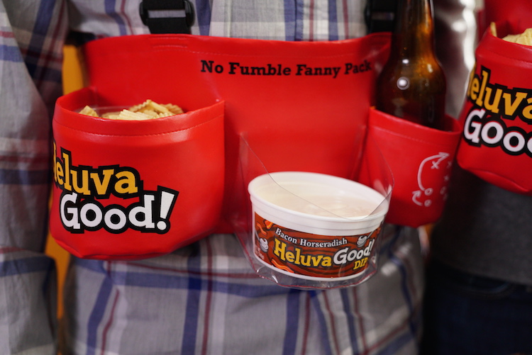 no fumble fanny pack close up