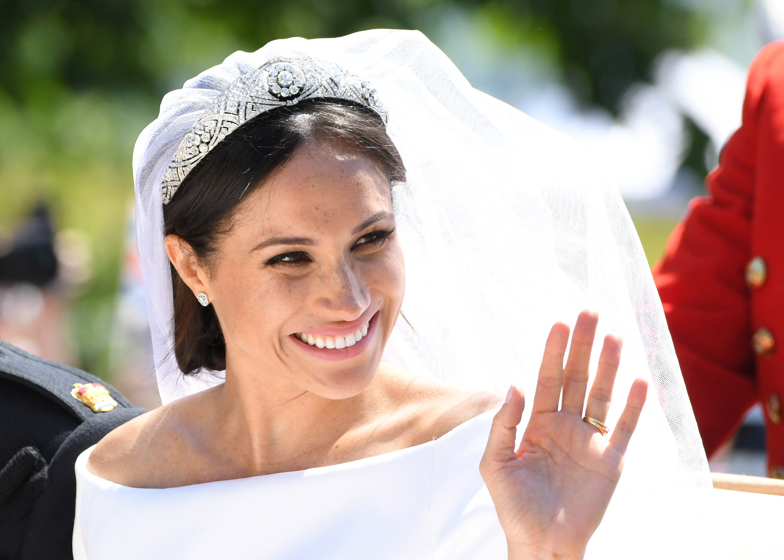 meghan markle princess diana wedding dress Meghan Markle Sewed This Tribute To Diana Into Her Wedding Dress