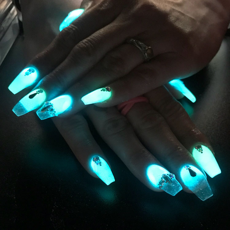 glow in the dark blue nail polish