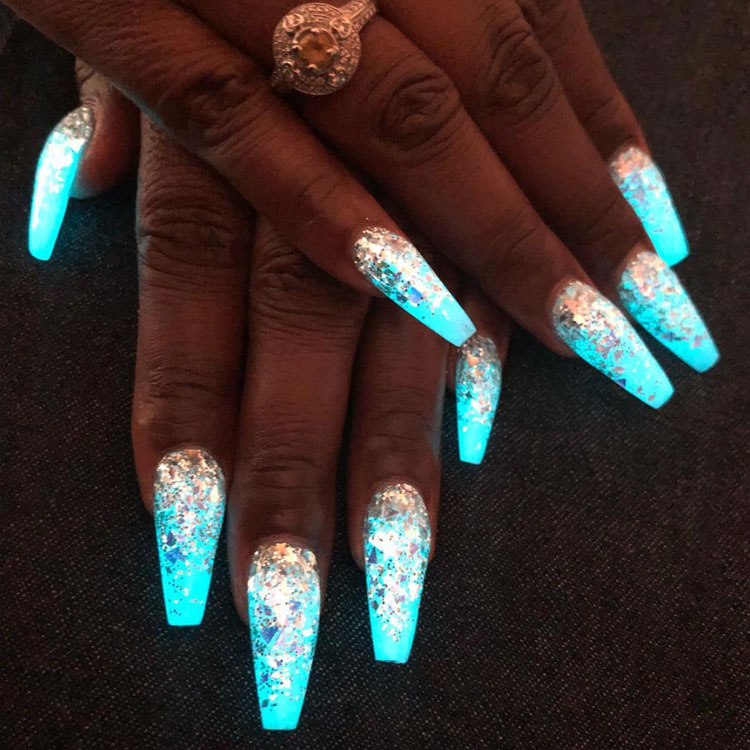 glitter glow in the dark nails