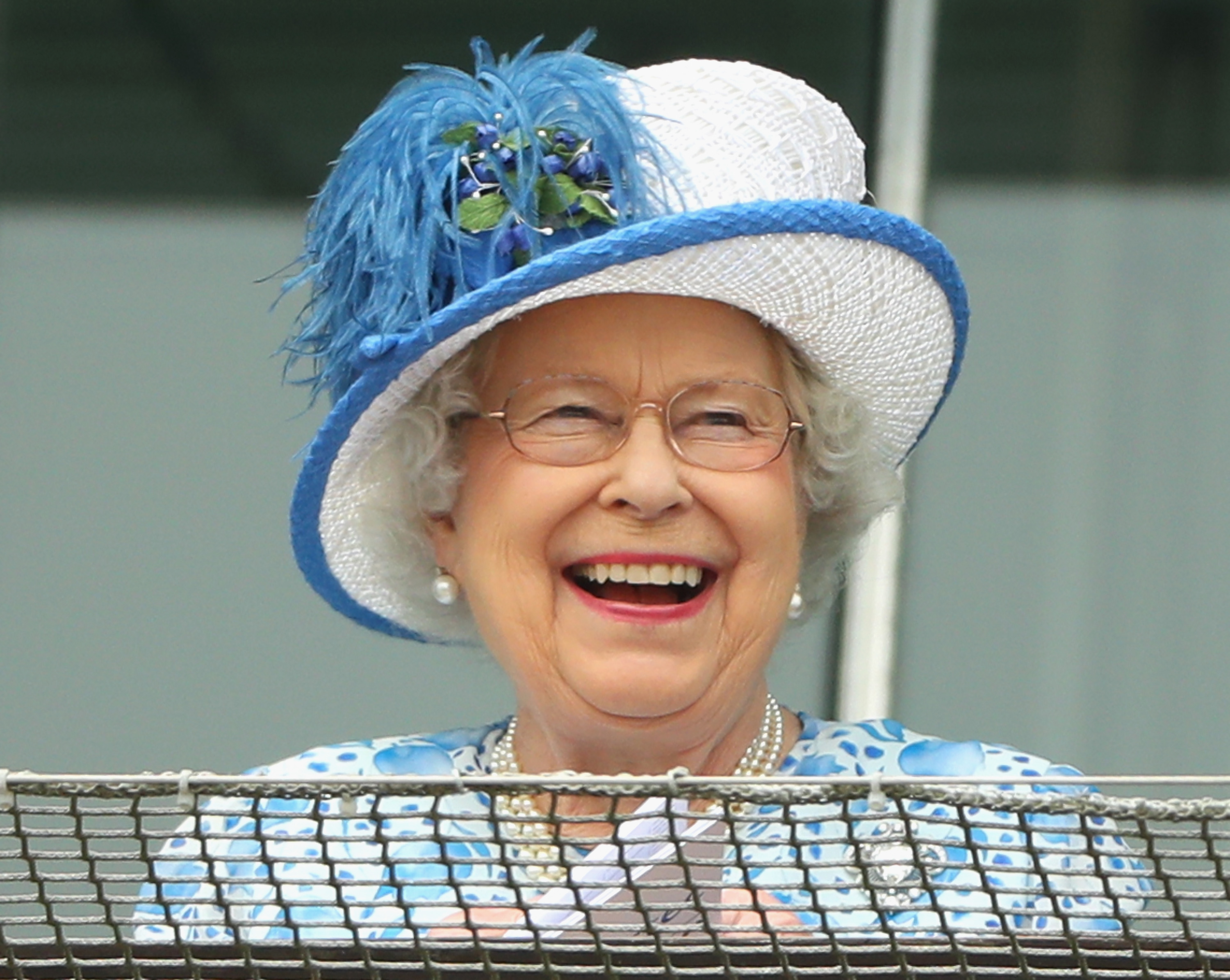 queen-elizabeth-niagara-falls.jpg