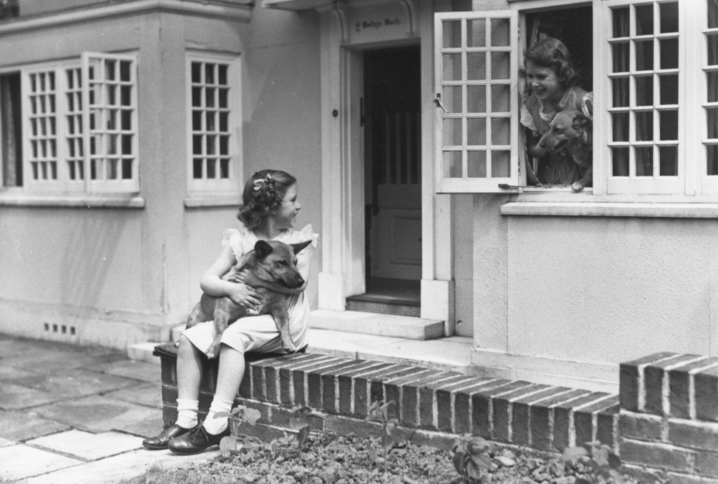 Queen Elizabeth Doll House