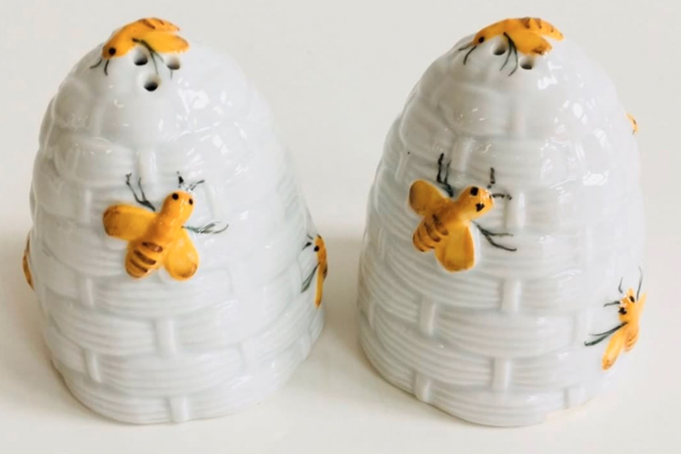 Salt And Pepper Shakers Cute Beehive