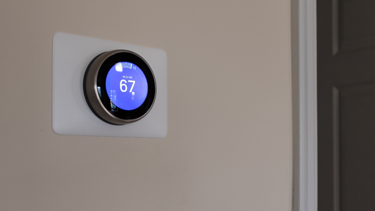 Does Lowering the Thermostat Save Money? Expert Answers | Woman's World