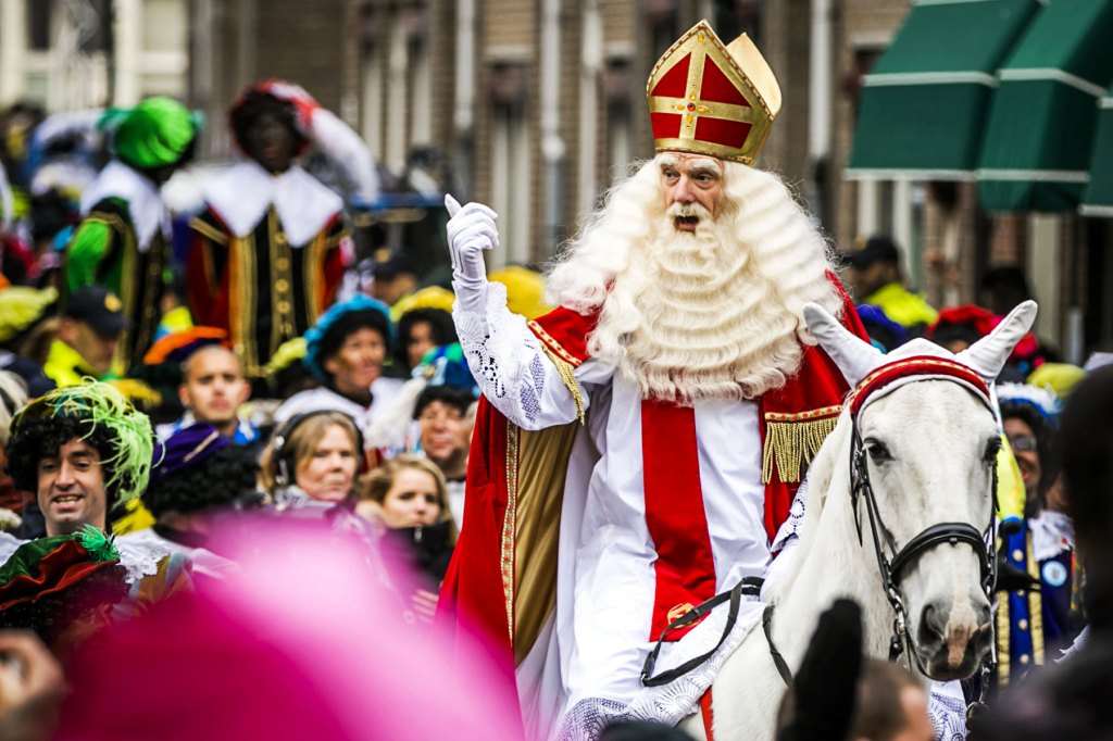 Christmas Traditions Around The World Sinterklaas En Zwarte Piet