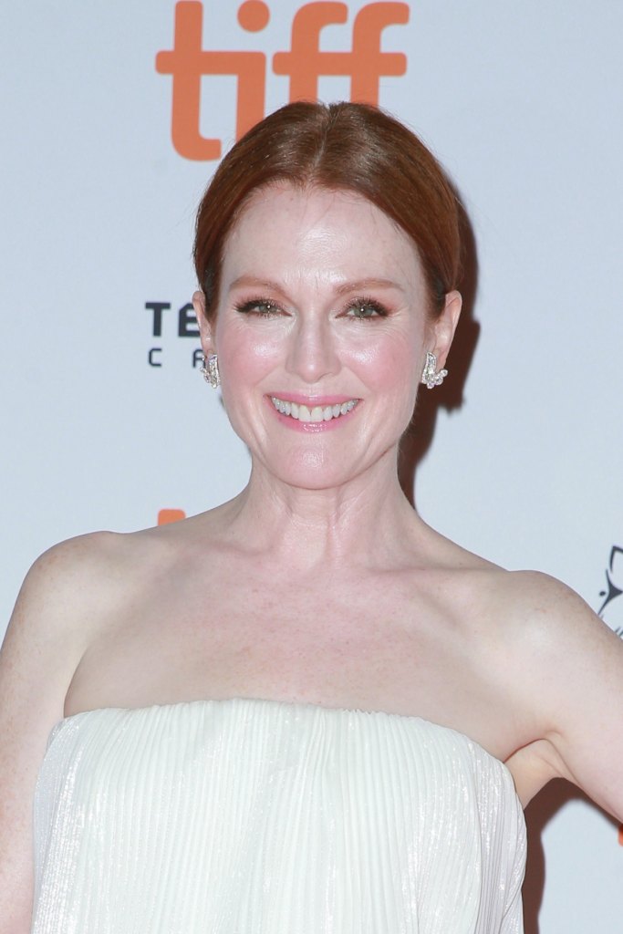 Best New Years Eve Hairstyles Women Over 50 Julianne Moore