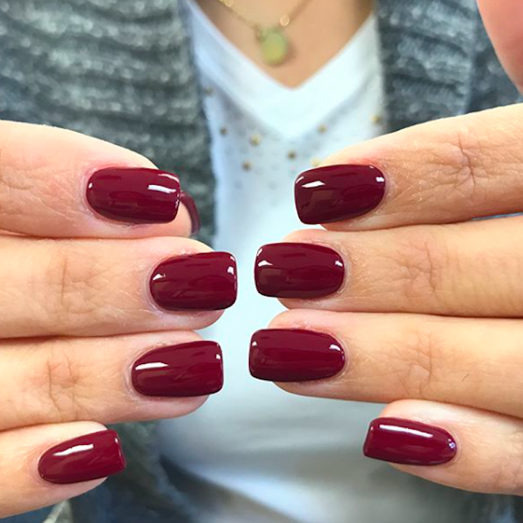 Udveksle Tvunget Medalje Dark Red Acrylic Nails in Beautiful Manicure Photos