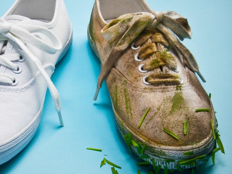 how to remove yellow from white shoes
