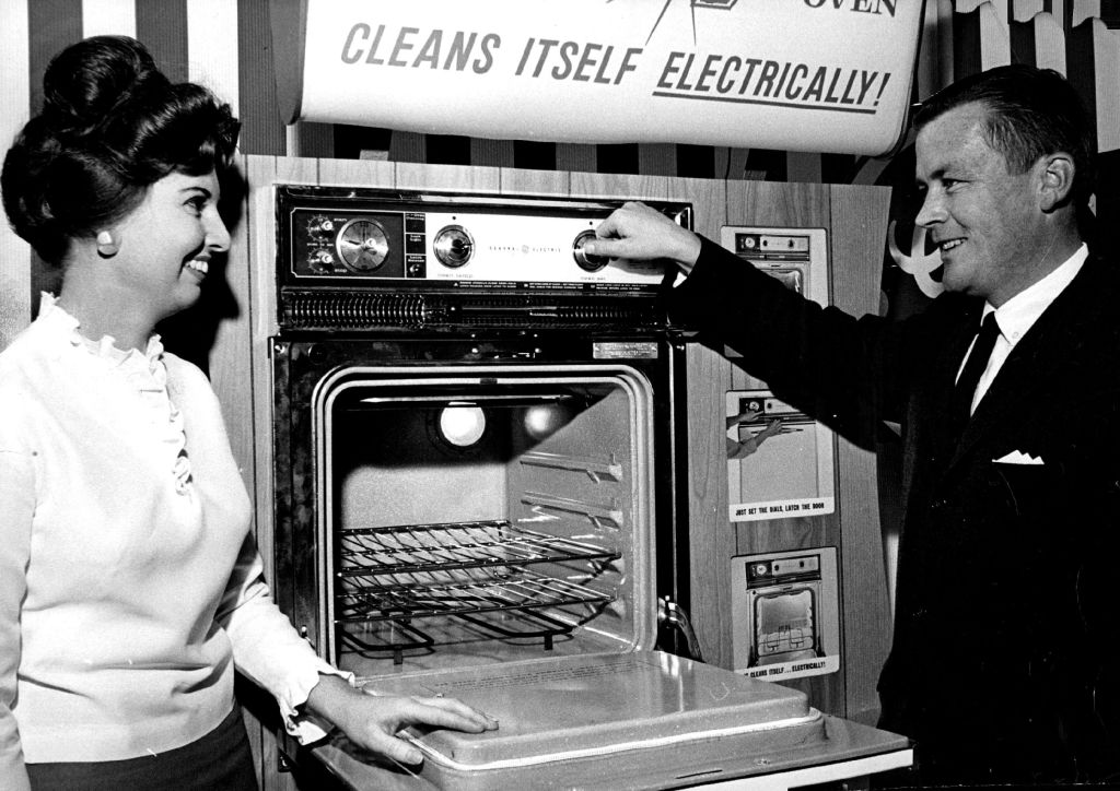 How to clean an oven
