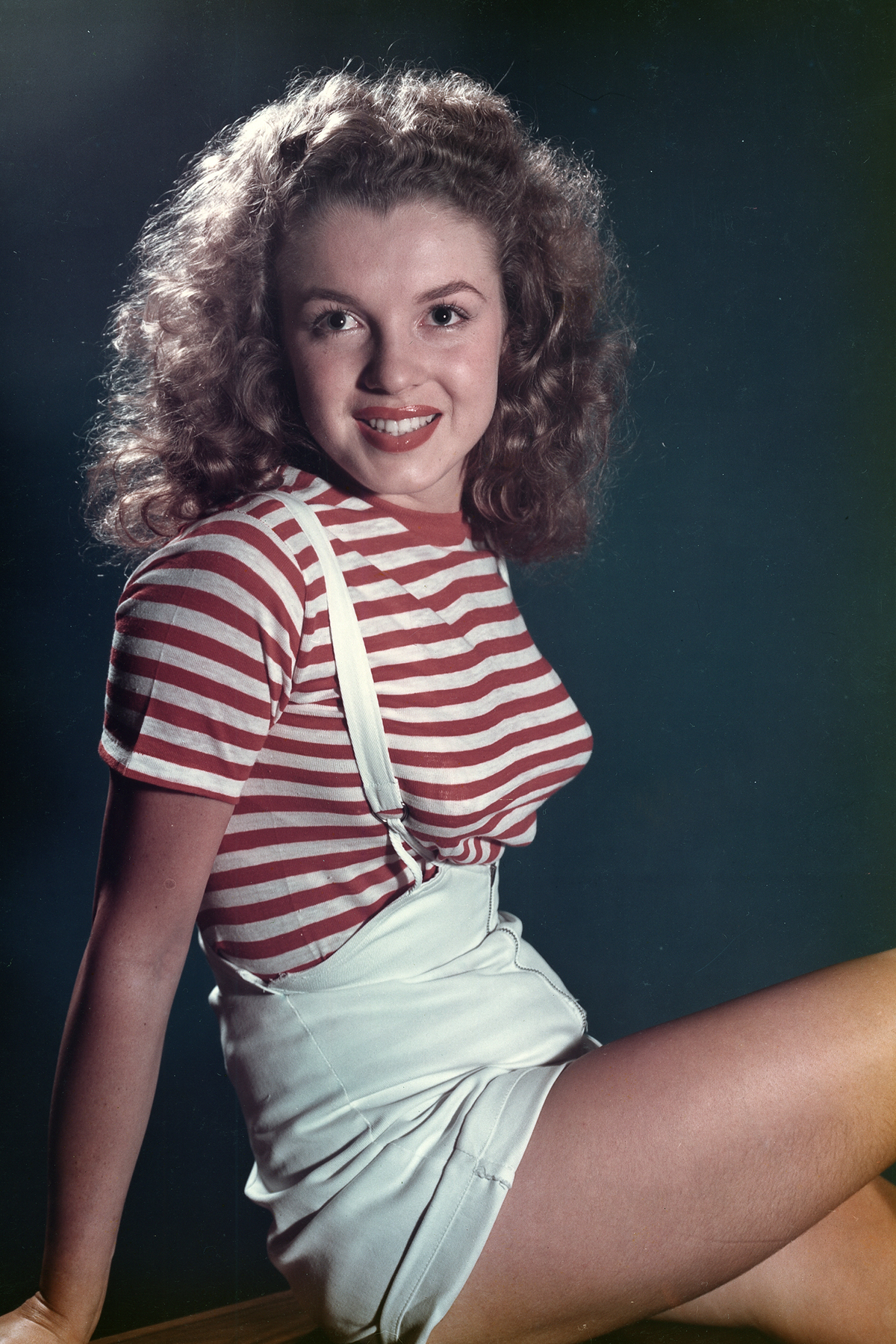 Picture of Young Marilyn Monroe in 12 Intimate Photos