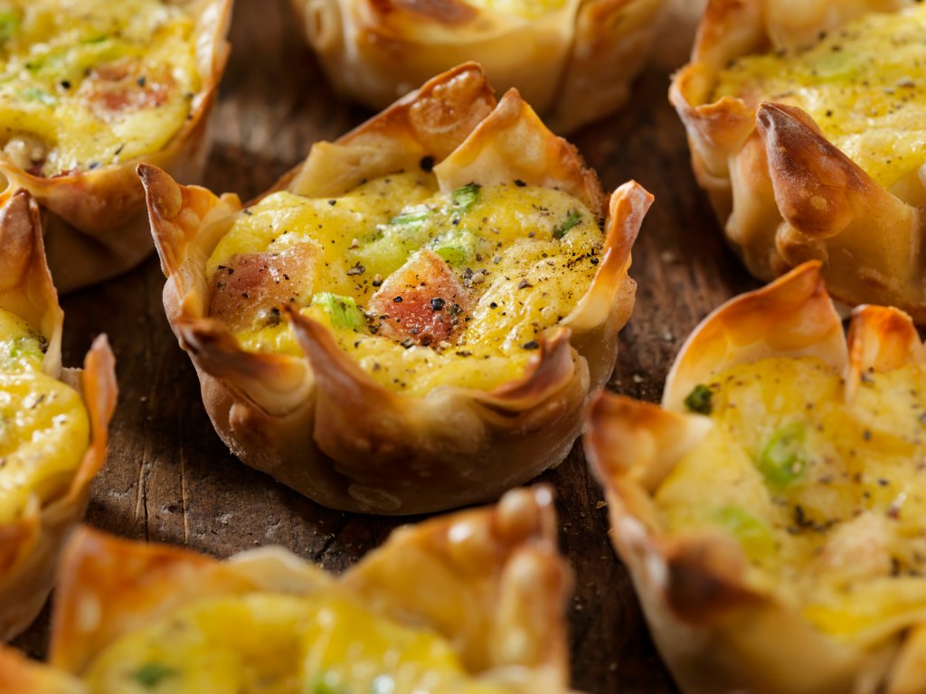 wonton cups with eggs