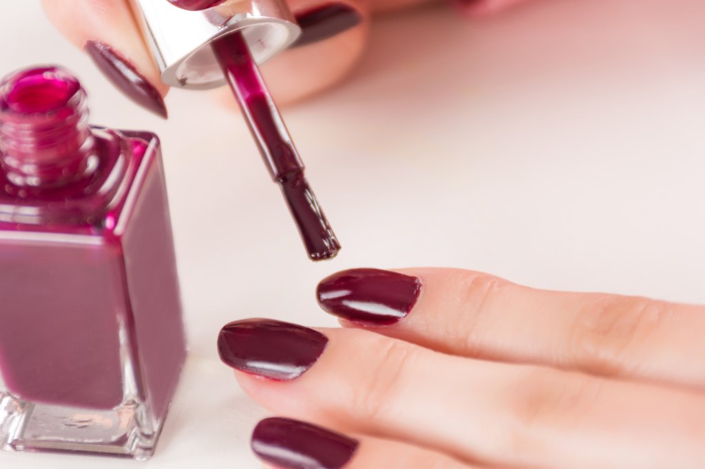 maroon manicure