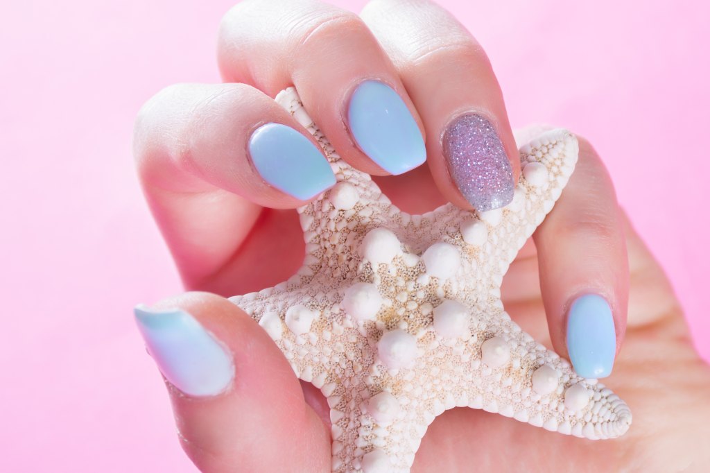 pastel manicure