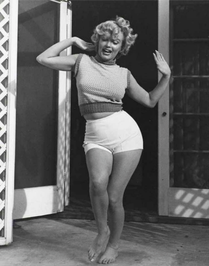 Marilyn Monroe Belly Hips