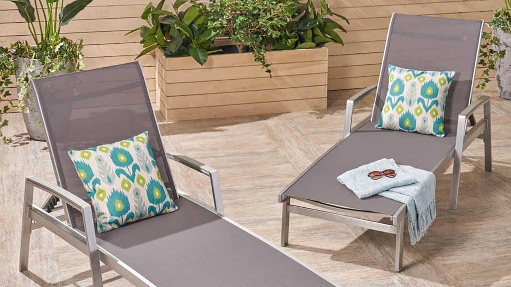 outdoor chaise lounge set