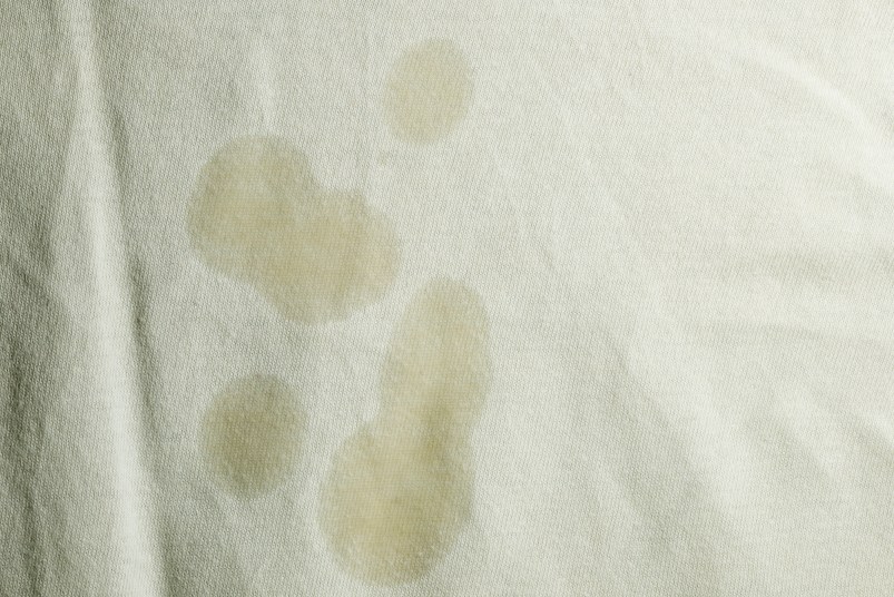 How To Remove Oil Stains From Fabrics, How To Remove Food Stains From White Tablecloth