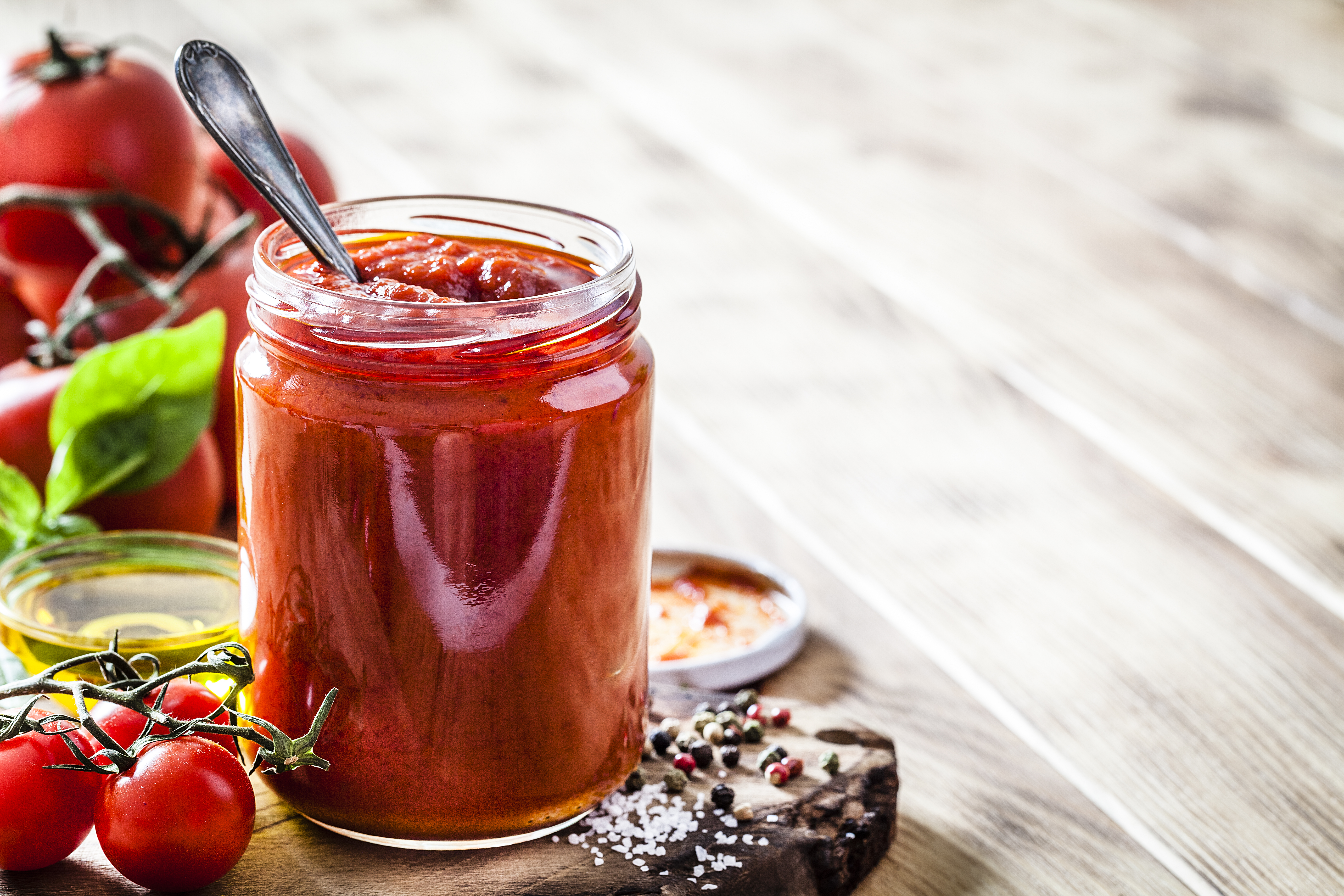 how-to-make-jar-tomato-sauce-taste-better.jpg