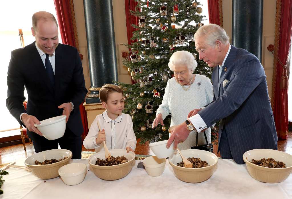 christmas pudding queen liz