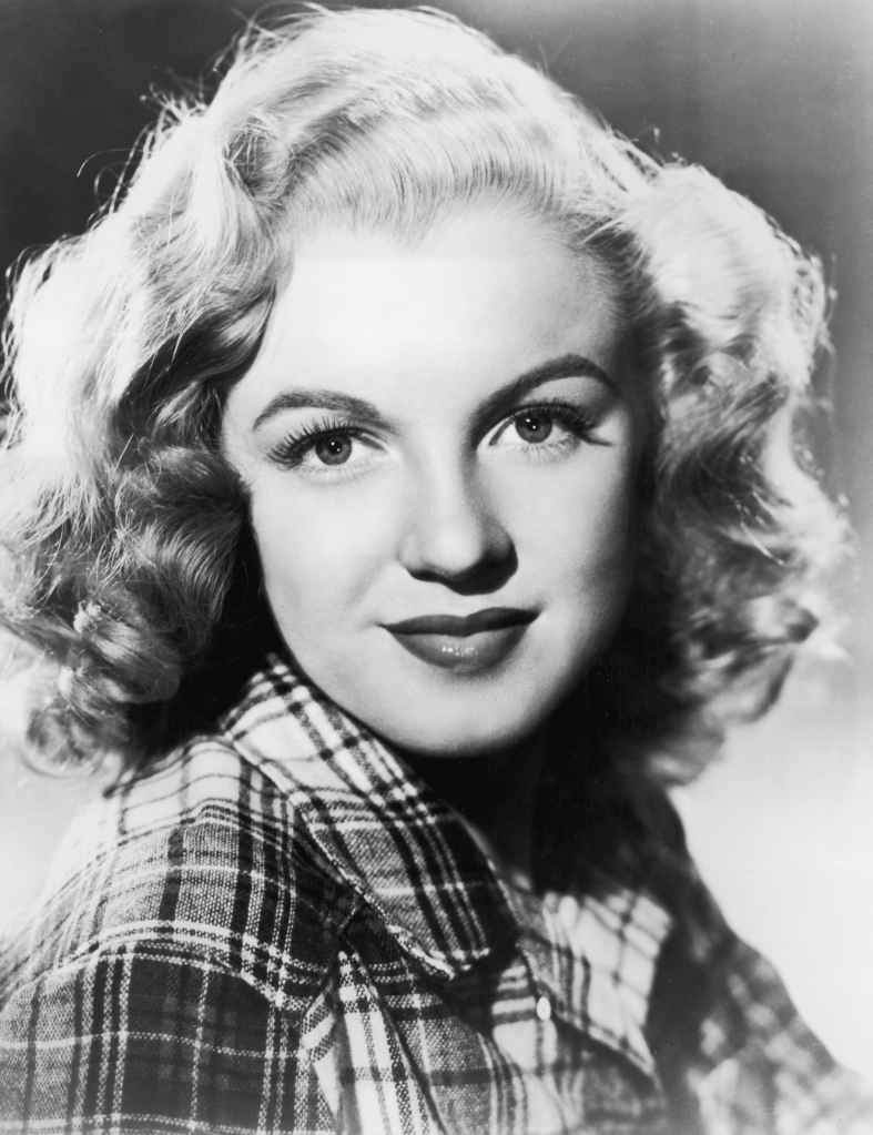 Marilyn Monroe Goes Blonde