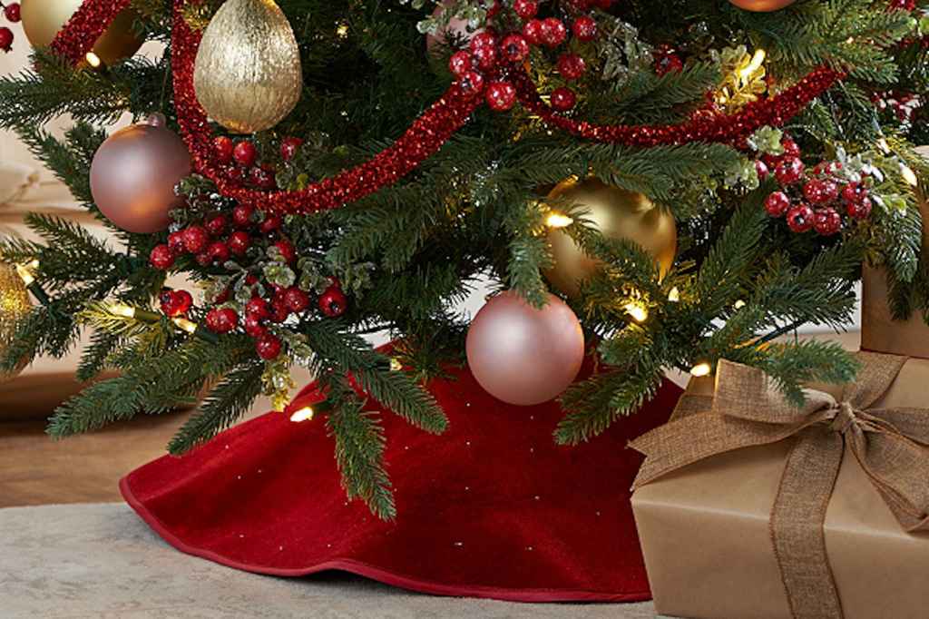 Valerie Twinkling Tree Skirt