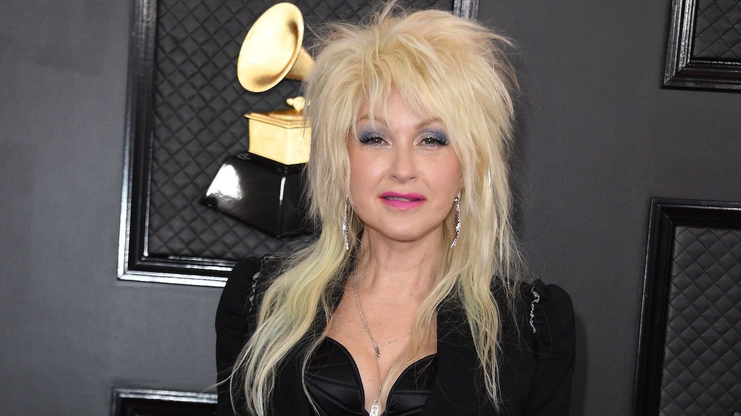 The Meaning Behind Cyndi Lauper's Blue Hair - wide 9
