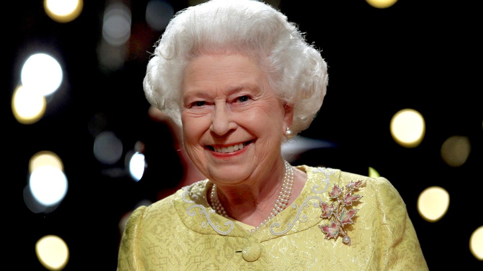 Queen Elizabeth smiling in yellow dress