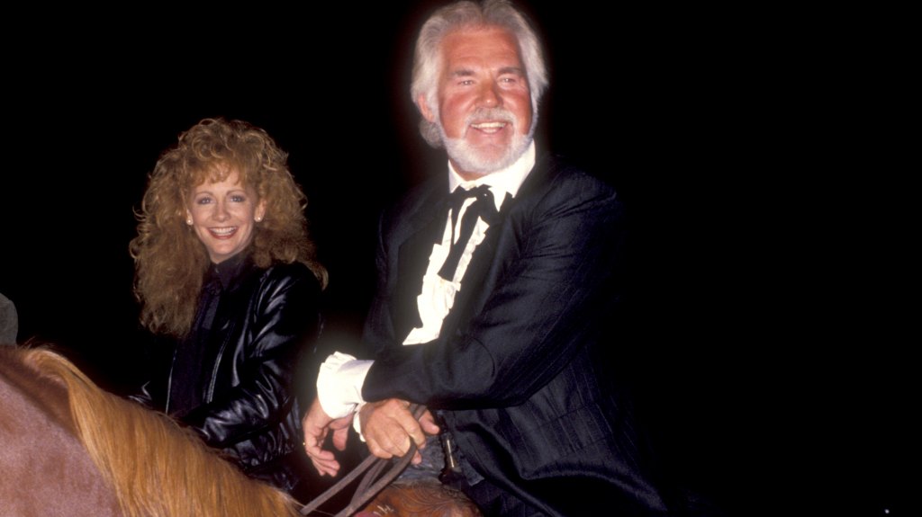 Kenny Rogers and Reba McEntire on horseback