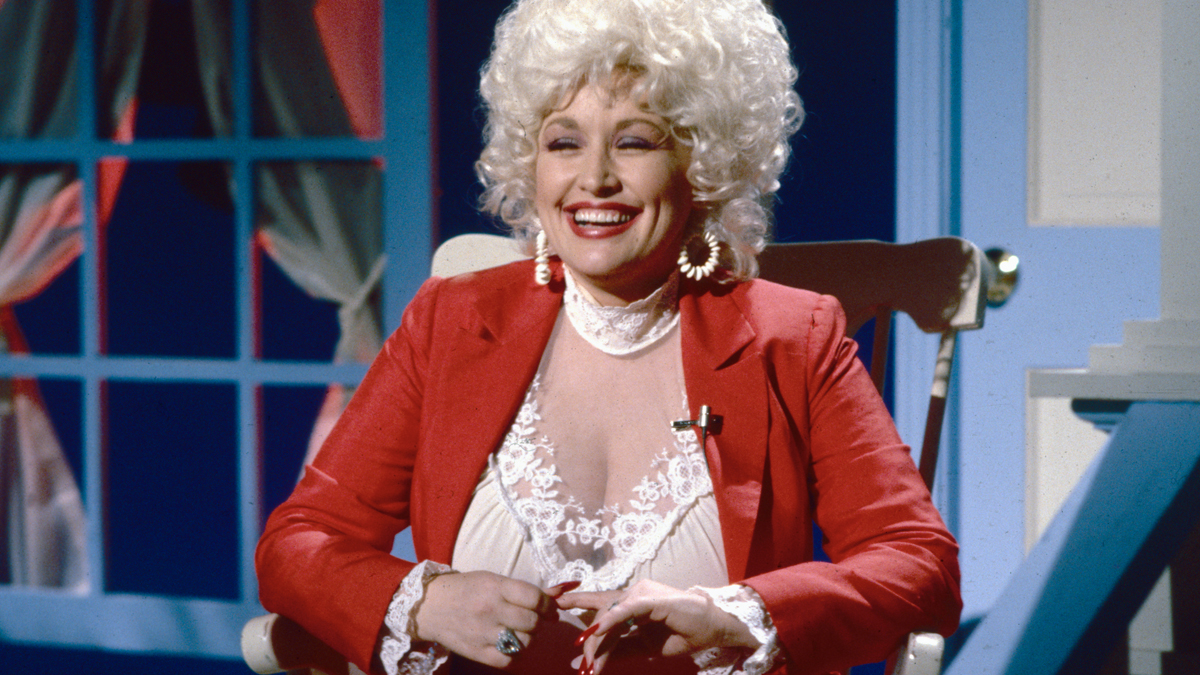 Dolly Parton Hid a Photo of Her Mysterious Husband in Plain Sight - And We ...