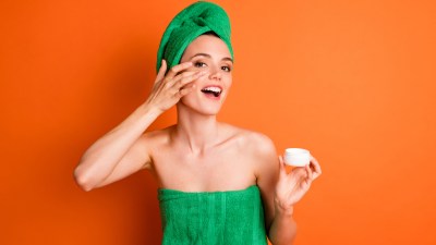“I’m a Dermatologist and I Recommend Turmeric To Get Rid of Dark Circles”