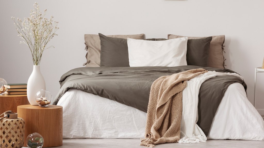 Earth tone bedding synd image